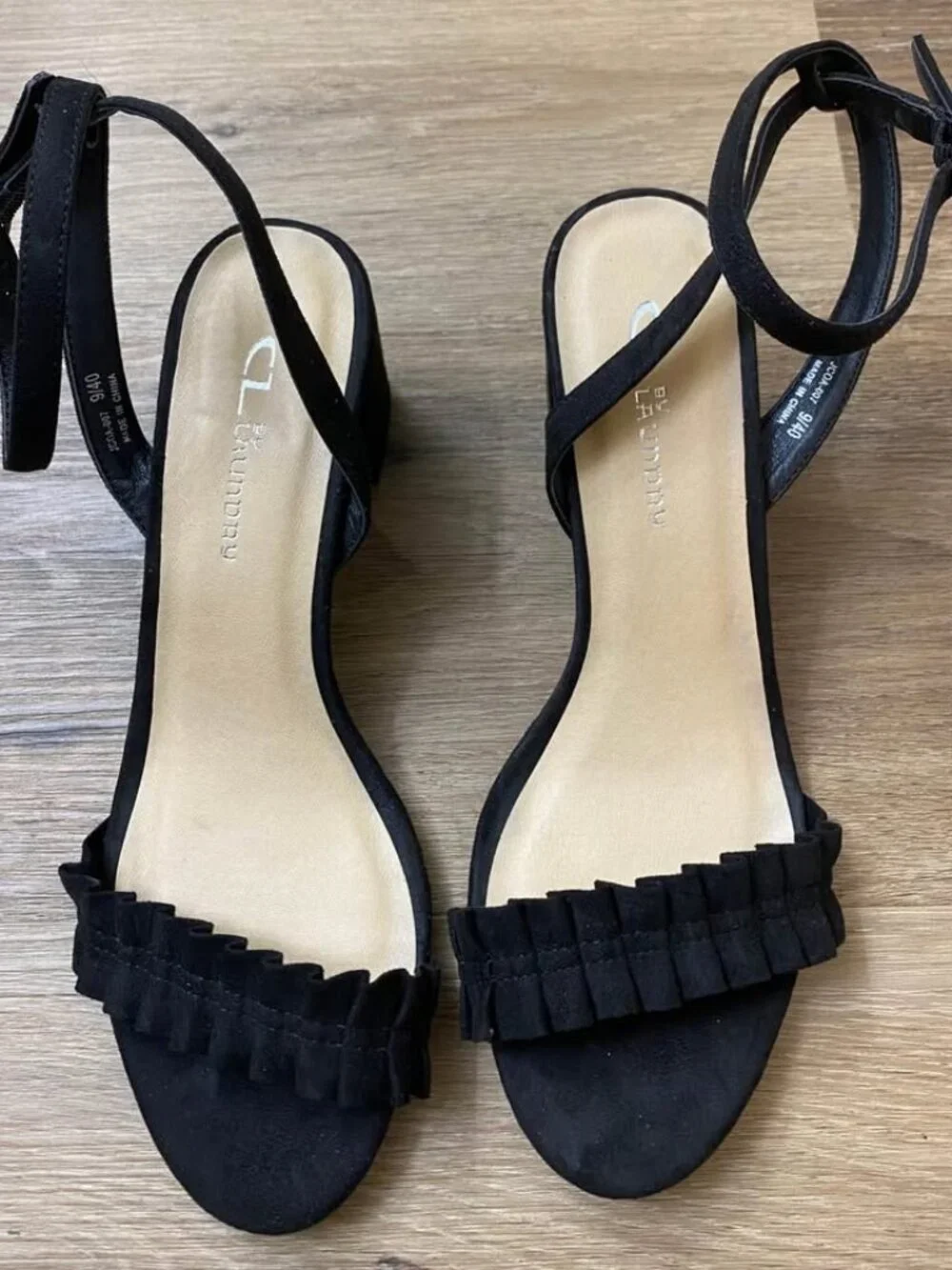 Chinese Laundry Velvet Ruffle Block Heel Ankle Strap Sandals Size 9
